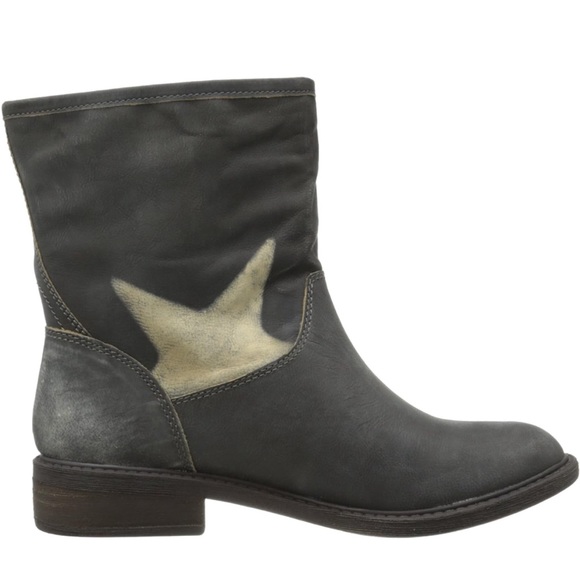 Lucky Brand LK Nitroh Distressed Leather Ankle Boots, size 9.5 - Picture 3 of 3